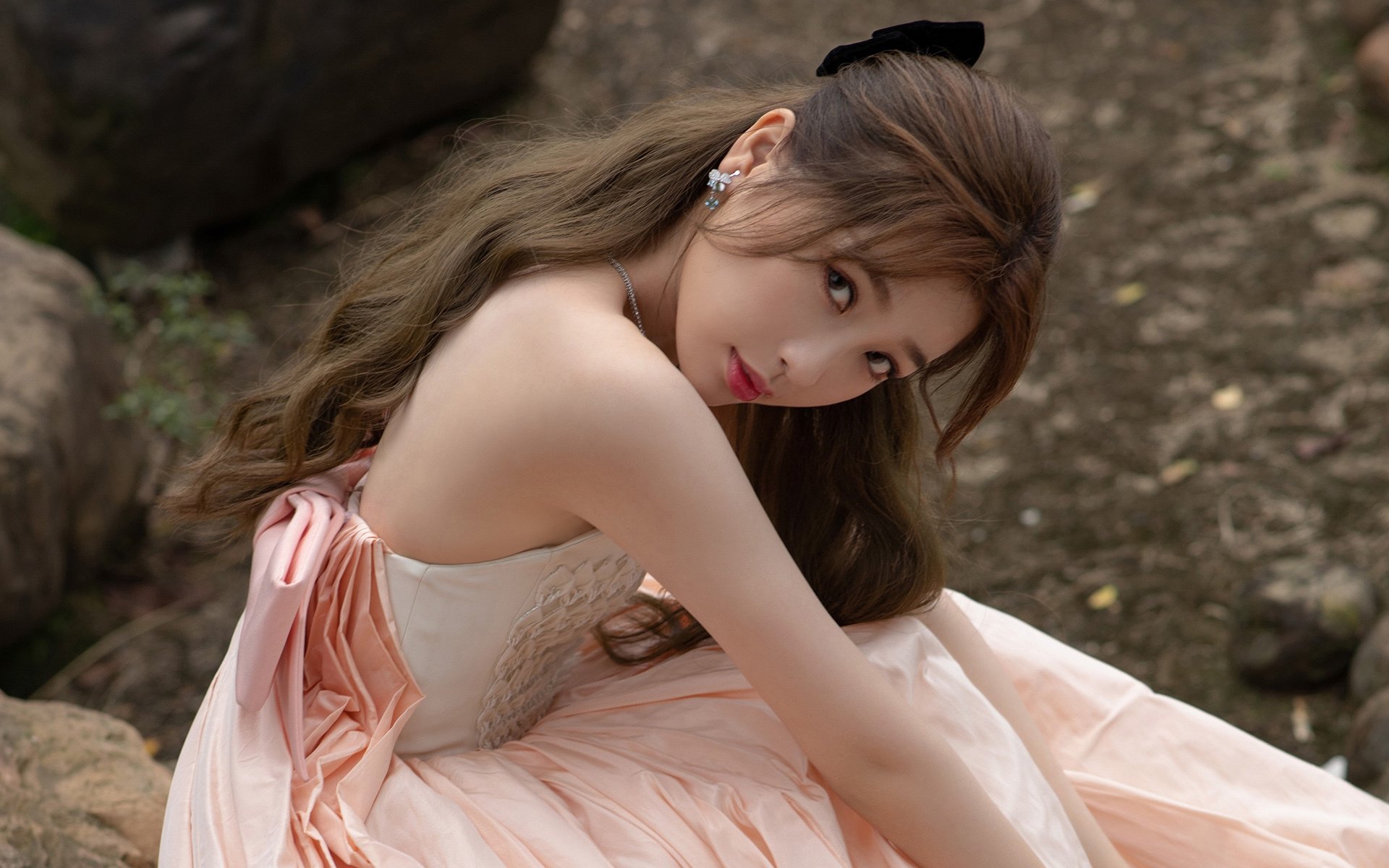 唯一性传奇，克瓦拉茨赫利亚的大场面艺术与马德里竞技的突尼斯征服