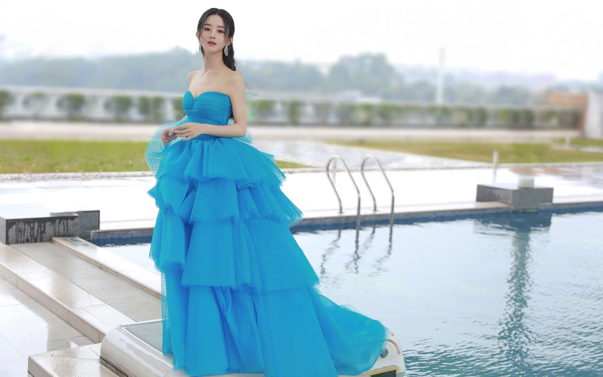 当闪电突袭撞上草原洪流，两种足球美学的极致对决