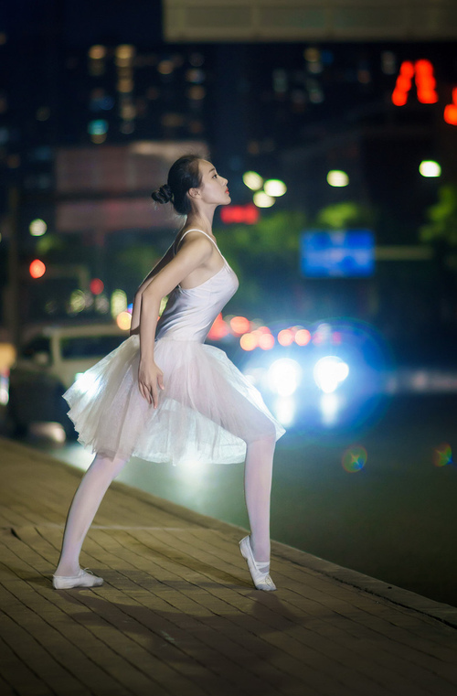 当破碎成为夜晚的动词，孙兴慜的闪电与切尔西的惊雷